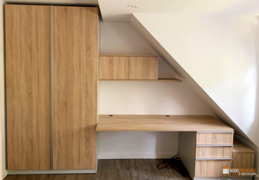 Arbeitsbereich | Arbeitsplatz in Dachschräge