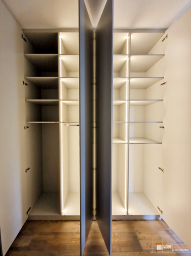 Flurmöbel | Dielenschrank mit Beleuchtung