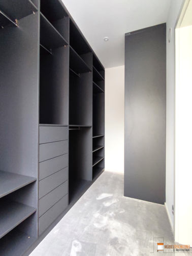 Schlafzimmer | Ankleide in Anthrazit