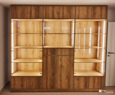 Wohnraum | Regal mit Vitrine